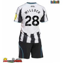 Camisa de Futebol Newcastle United Joe Willock #28 Equipamento Principal Infantil 2025-26 Manga Curta (+ Calças curtas)